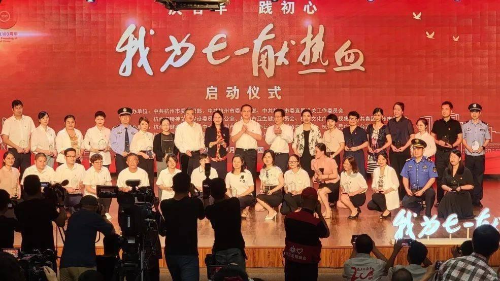 加入油倒入水里是什么现象,开启知识星球的奇妙之旅!